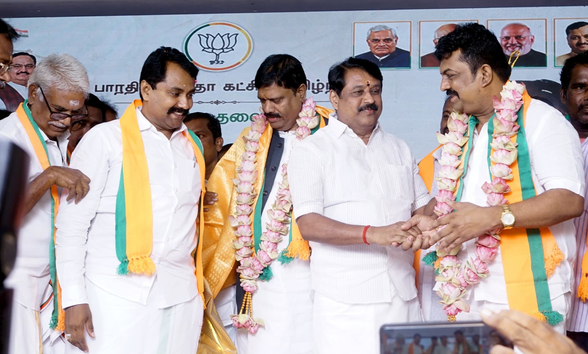 Senthilkumar felicitated on stage at BJP Tamil Nadu joining ceremony