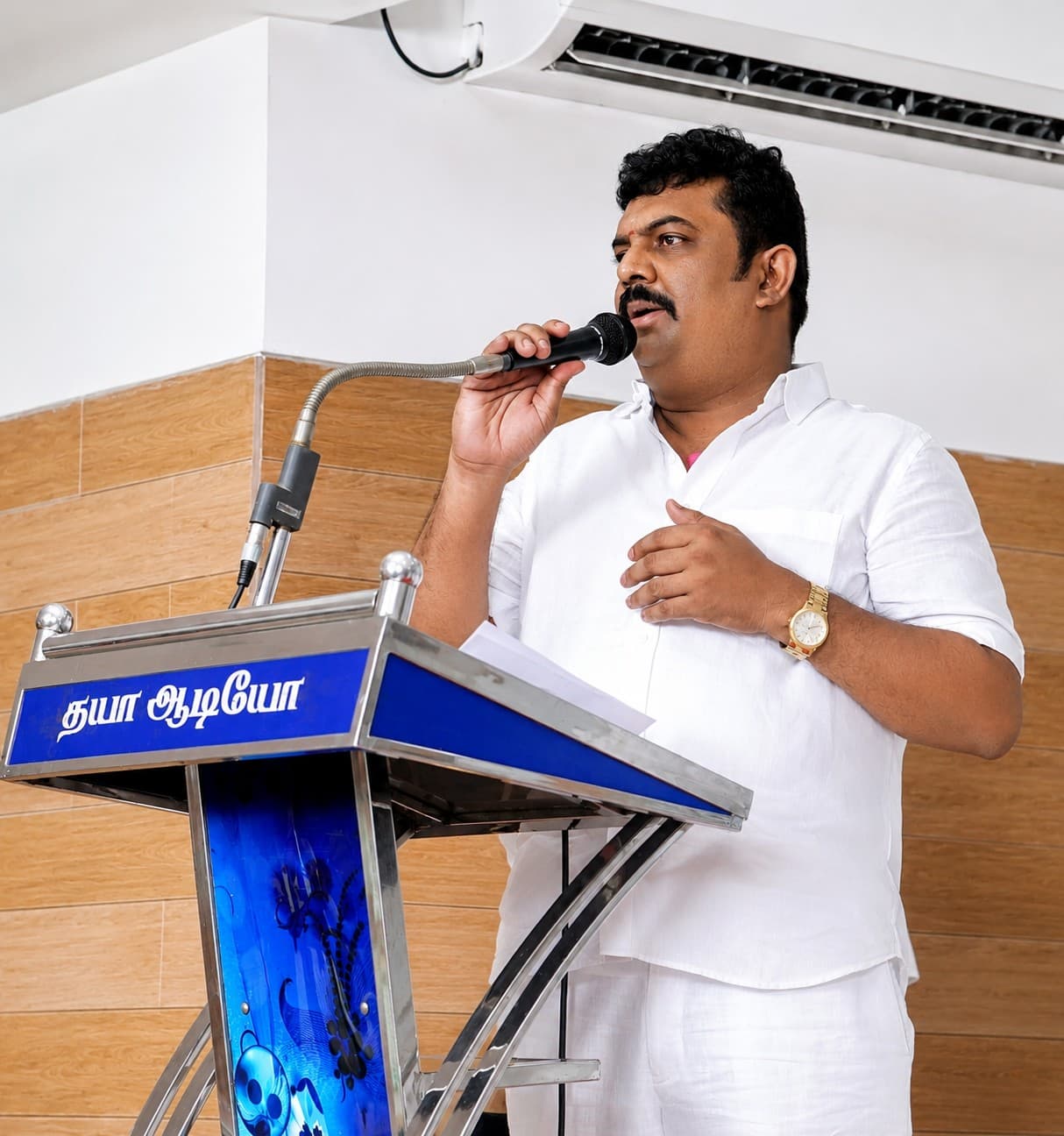 N. Senthilkumar Nagendran addressing from the podium